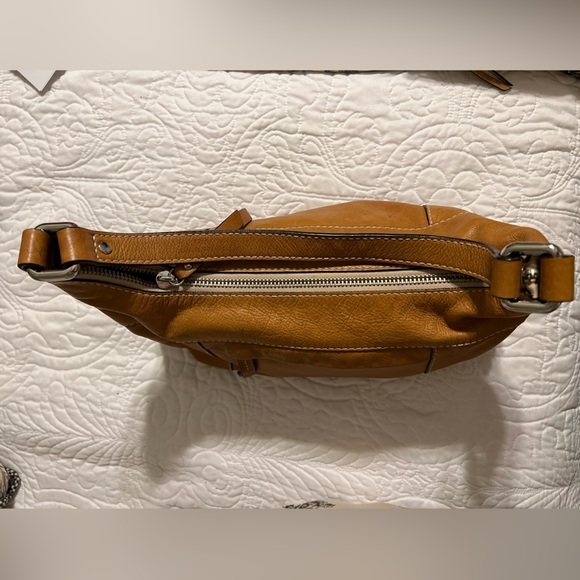 Fossil Medium Size Hobo Leather Bag - Picture 14 of 15